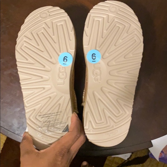 NWT Gold Sparkly Uggs Sz 6 Youth - Picture 5 of 5